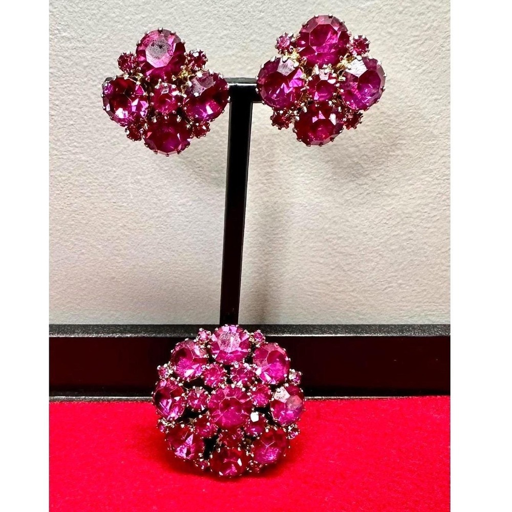 Weiss Signed Vintage Fuchsia Rhinestone Dome Brooch Earrings Demi Parure Set